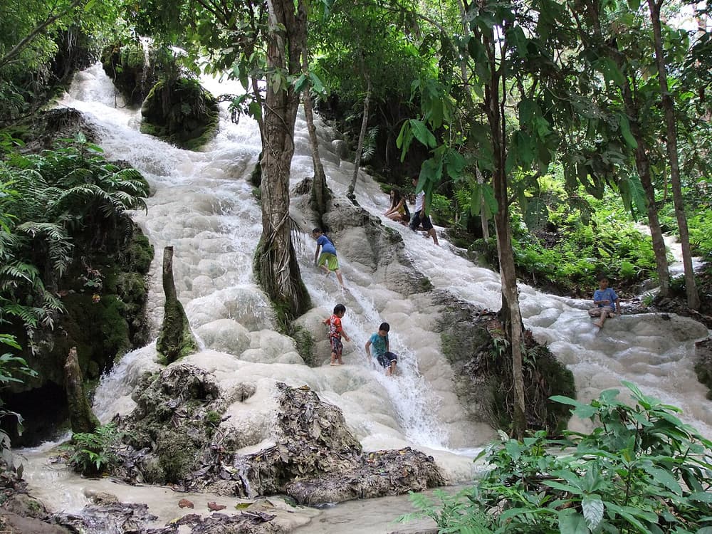 Journée Sticky Waterfall et parc Dan Tewada