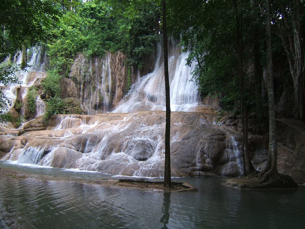 Journée cascade d’Erawan et train au départ de Kanchanaburi