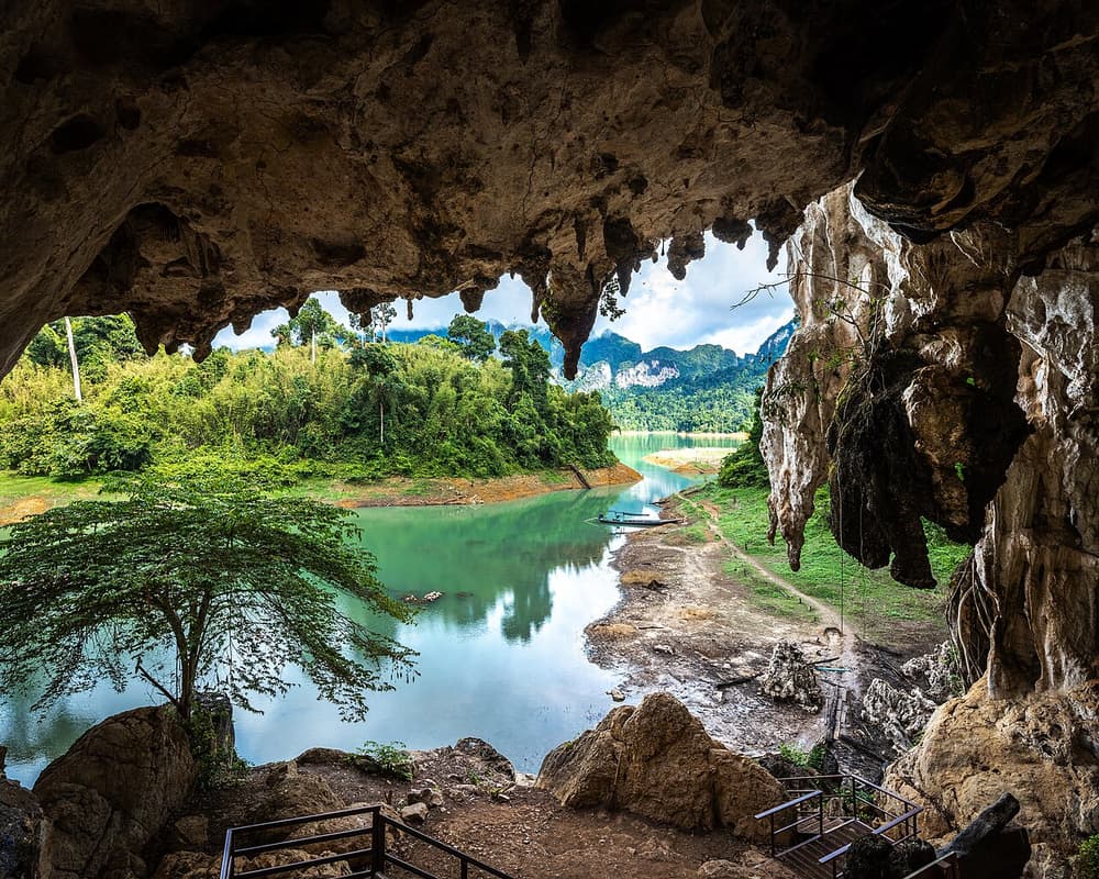 Lac Cheow Lan tout compris : grotte, randonnée, kayak et croisière