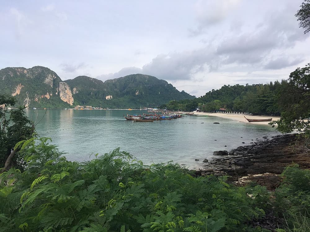 Circuit des 7 îles en bateau longtail depuis Phi Phi, avec snorkeling et coucher du soleil